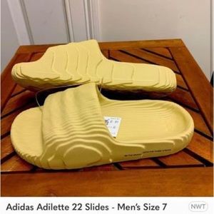 Adidas Adilette 22 slides in pale yellow. Size 7 men NWT